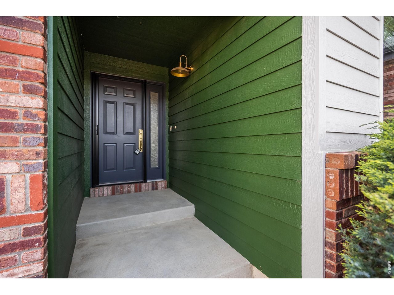 401 Hemlock Dr