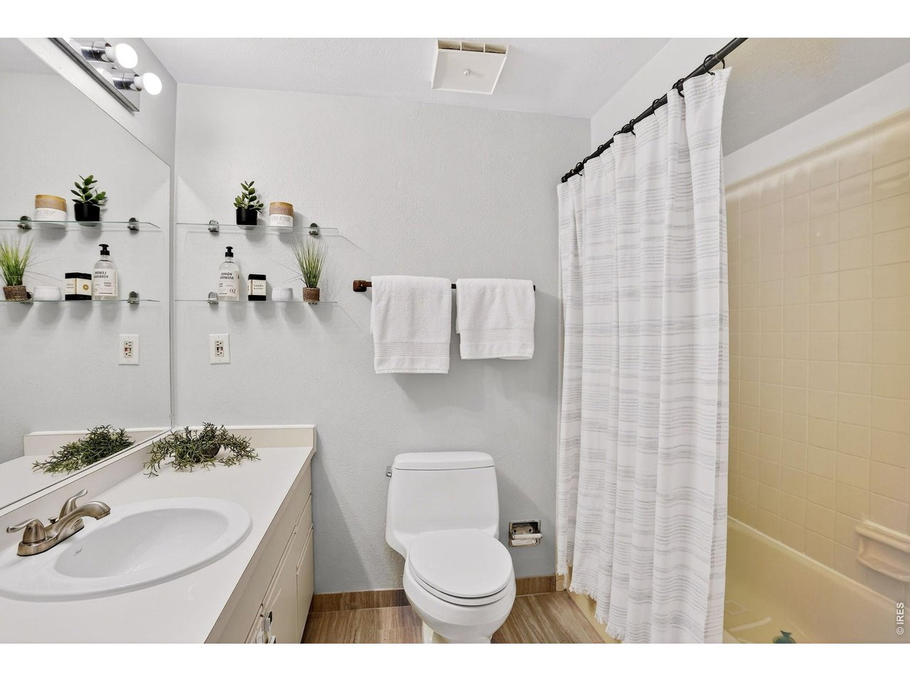 40 S Boulder Cir