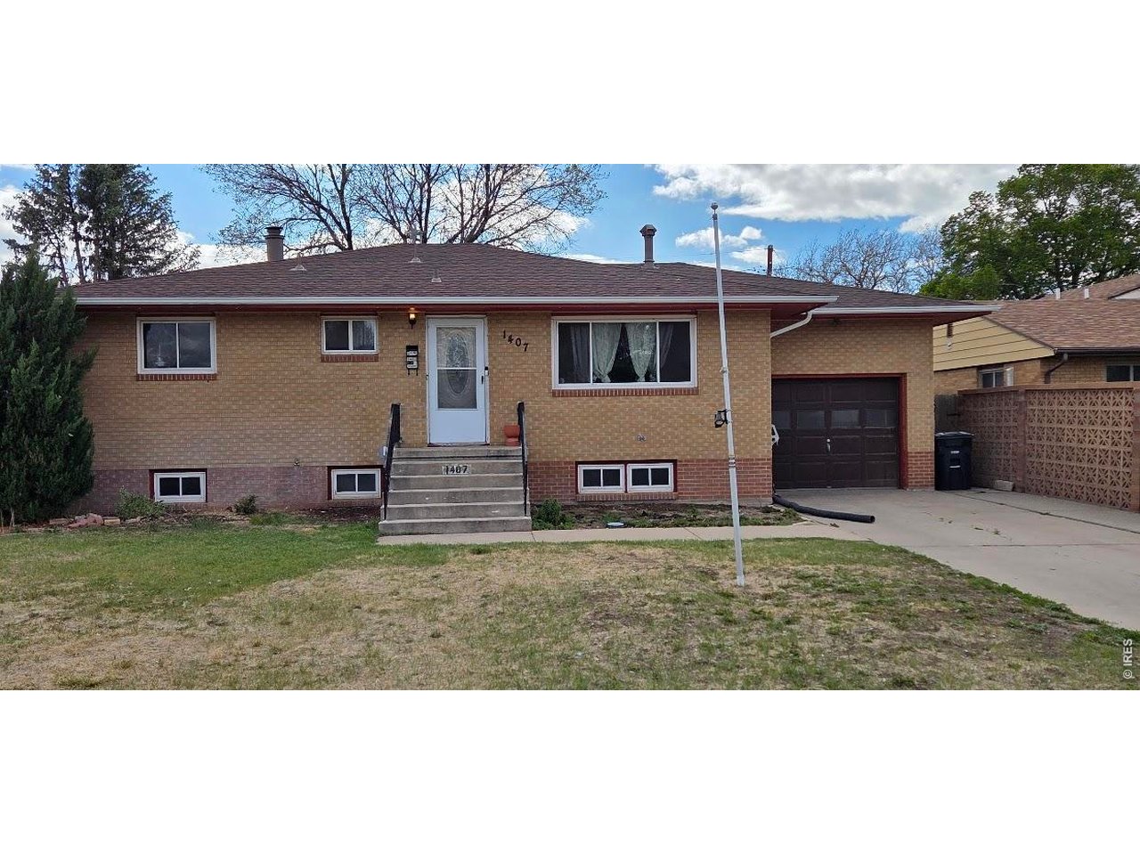 1407 Adams Cir