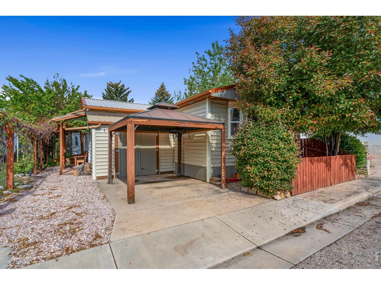 1131 Caroline Ct