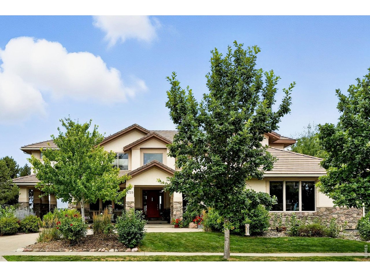 4725 Valley Oak Dr