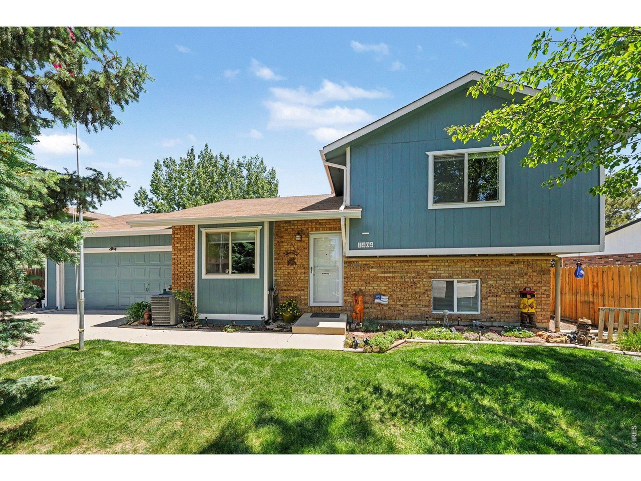 1404 Willow Dr