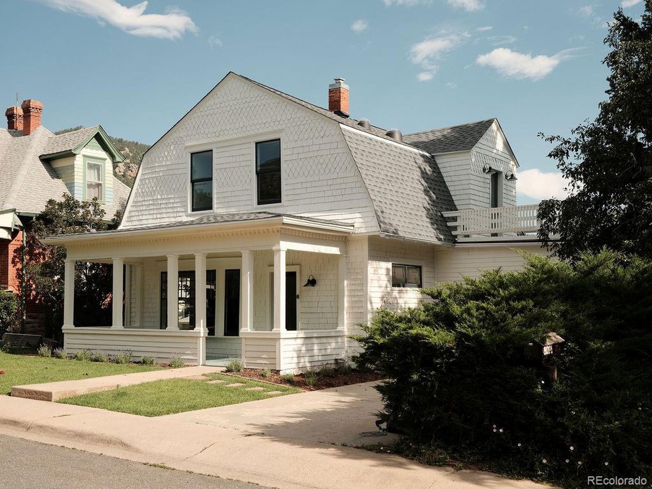 653 Dewey Ave