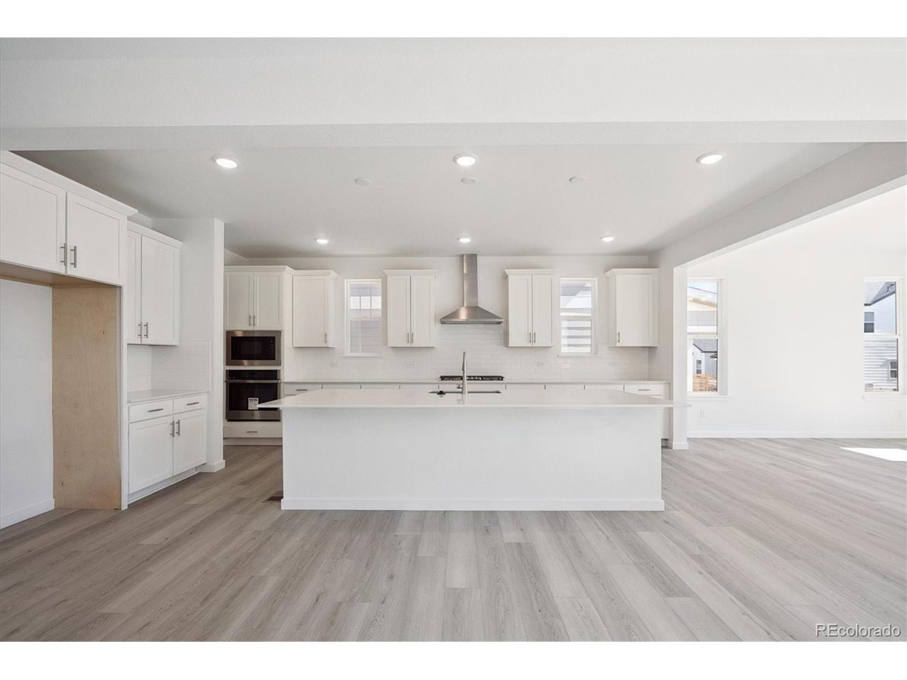 5566 Tamarack Ave