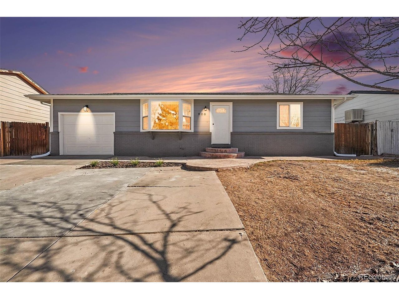 908 Applewood Ct