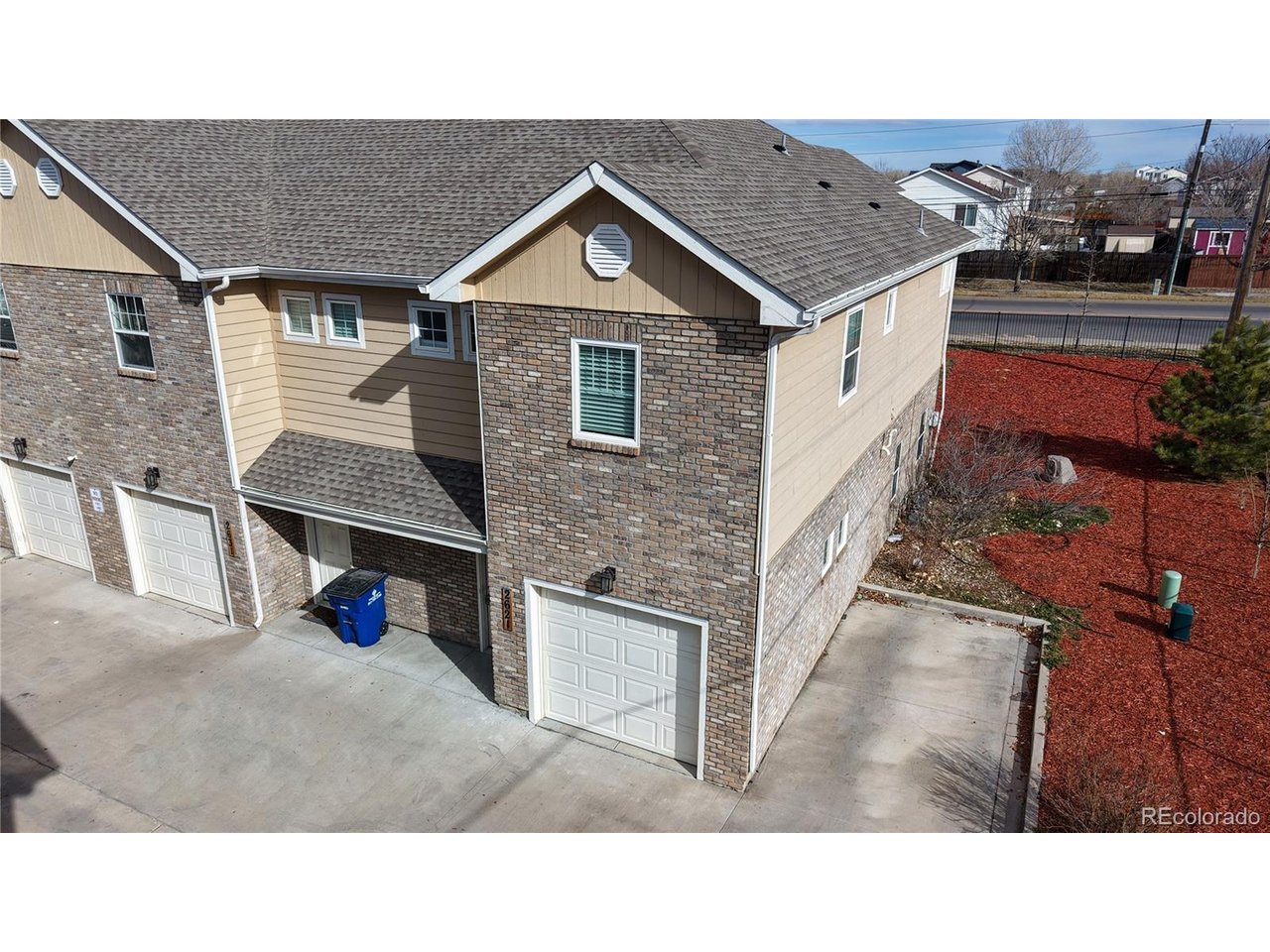 2621 Sable Blvd