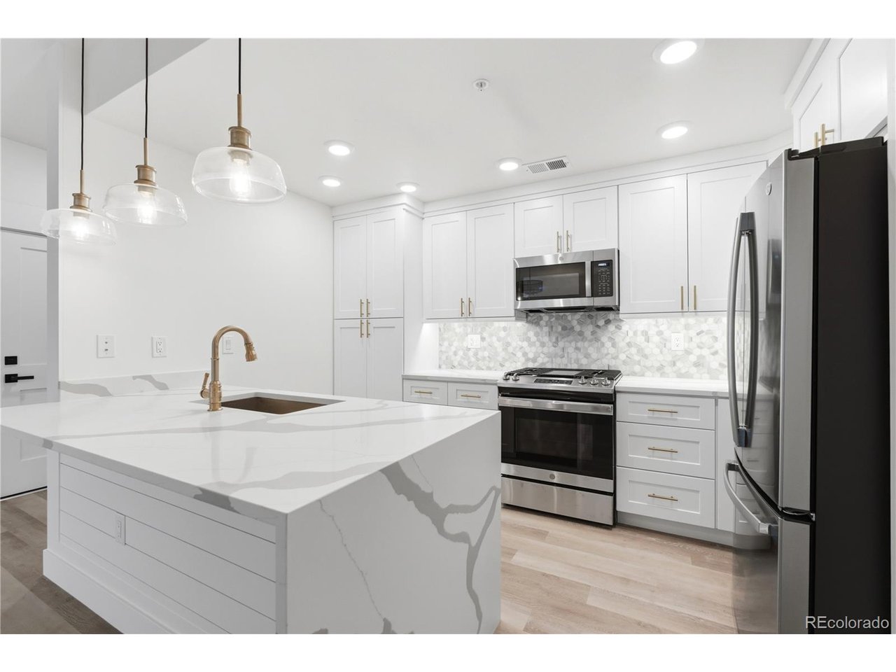 1308 SNOWBERRY Ln