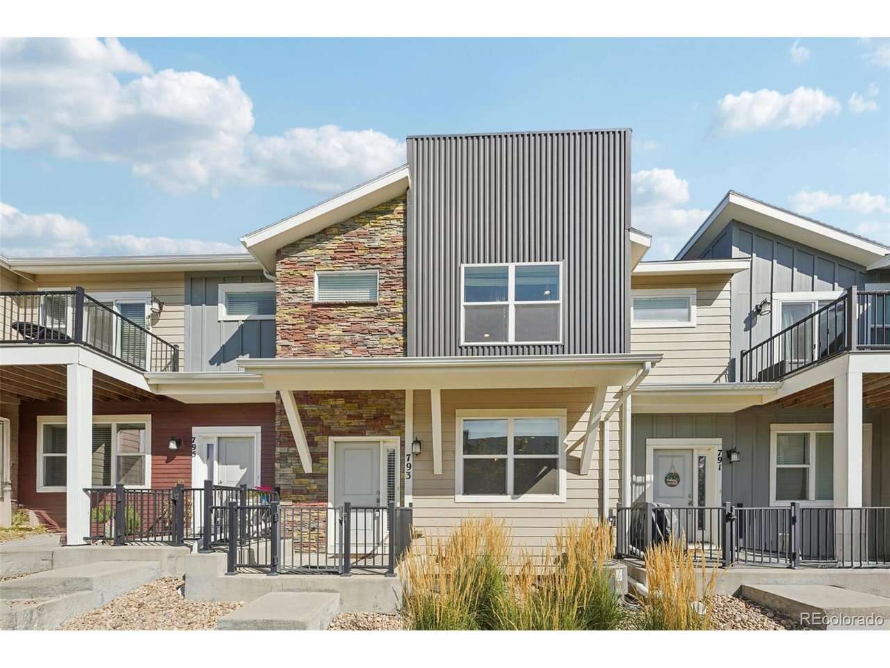 793 Robert St