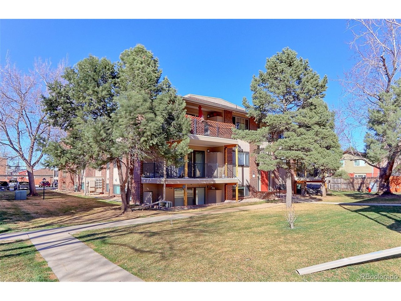 600 Manhattan Dr