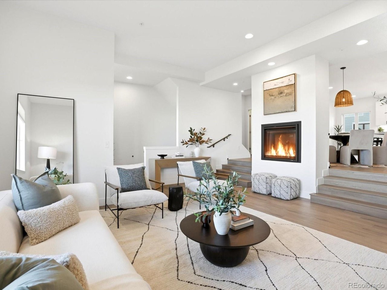 385 East St