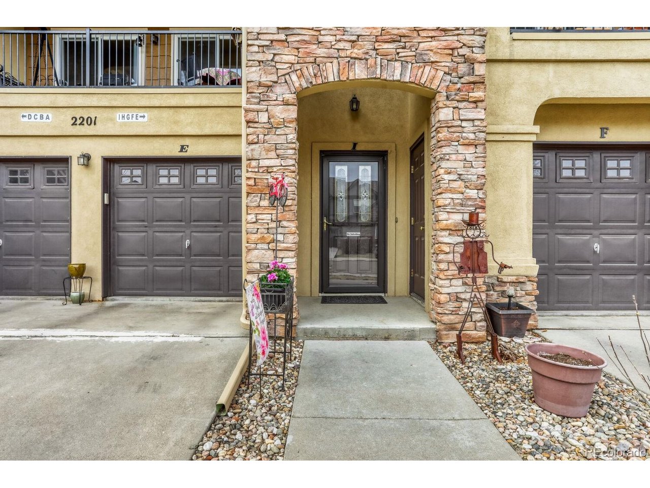 2201 Calais Dr
