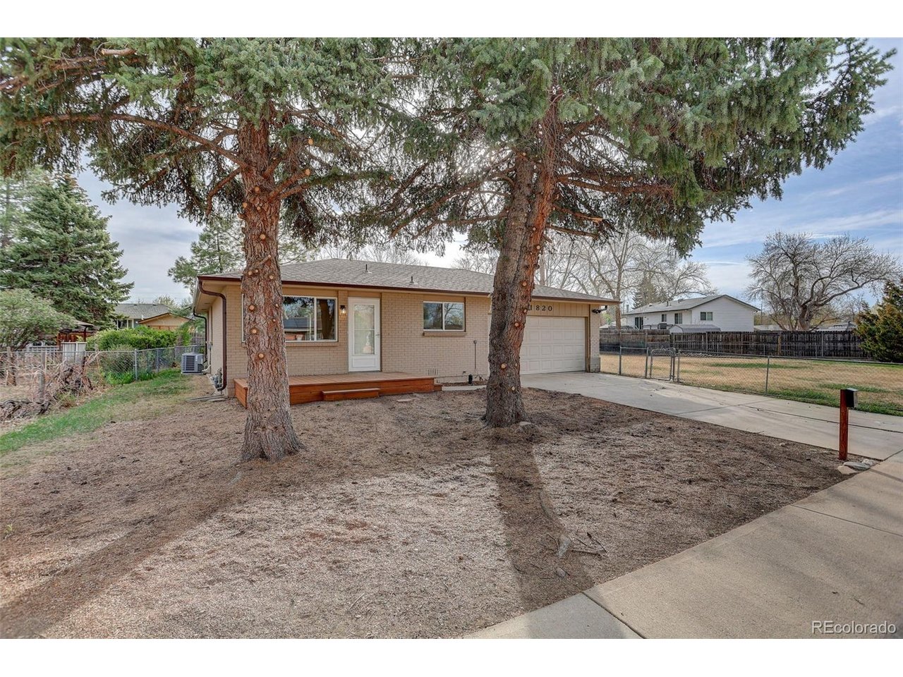 1820 Meadow Ln