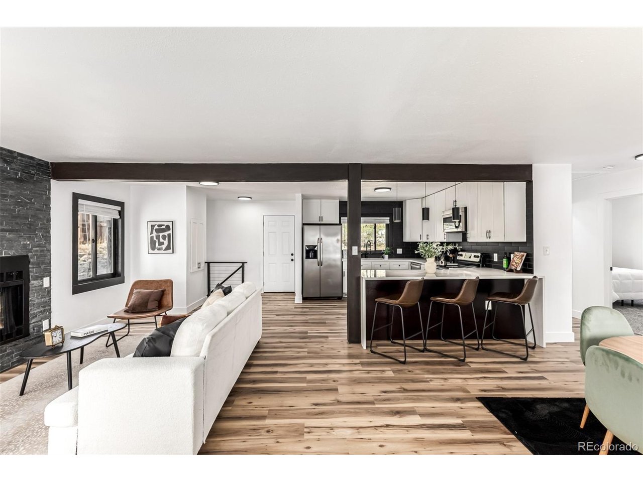 2731 Roosevelt Ave