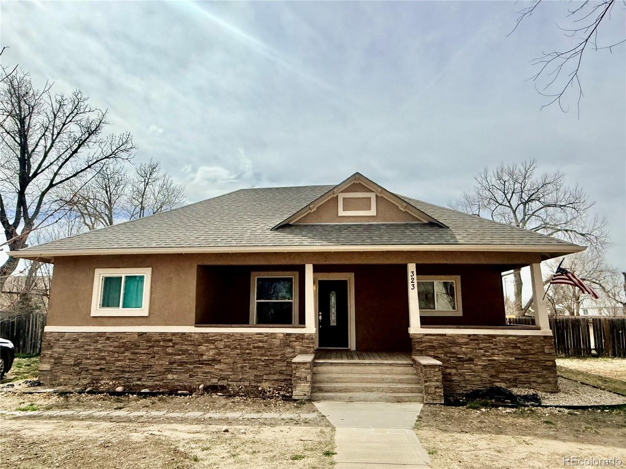 323 Sioux Ave