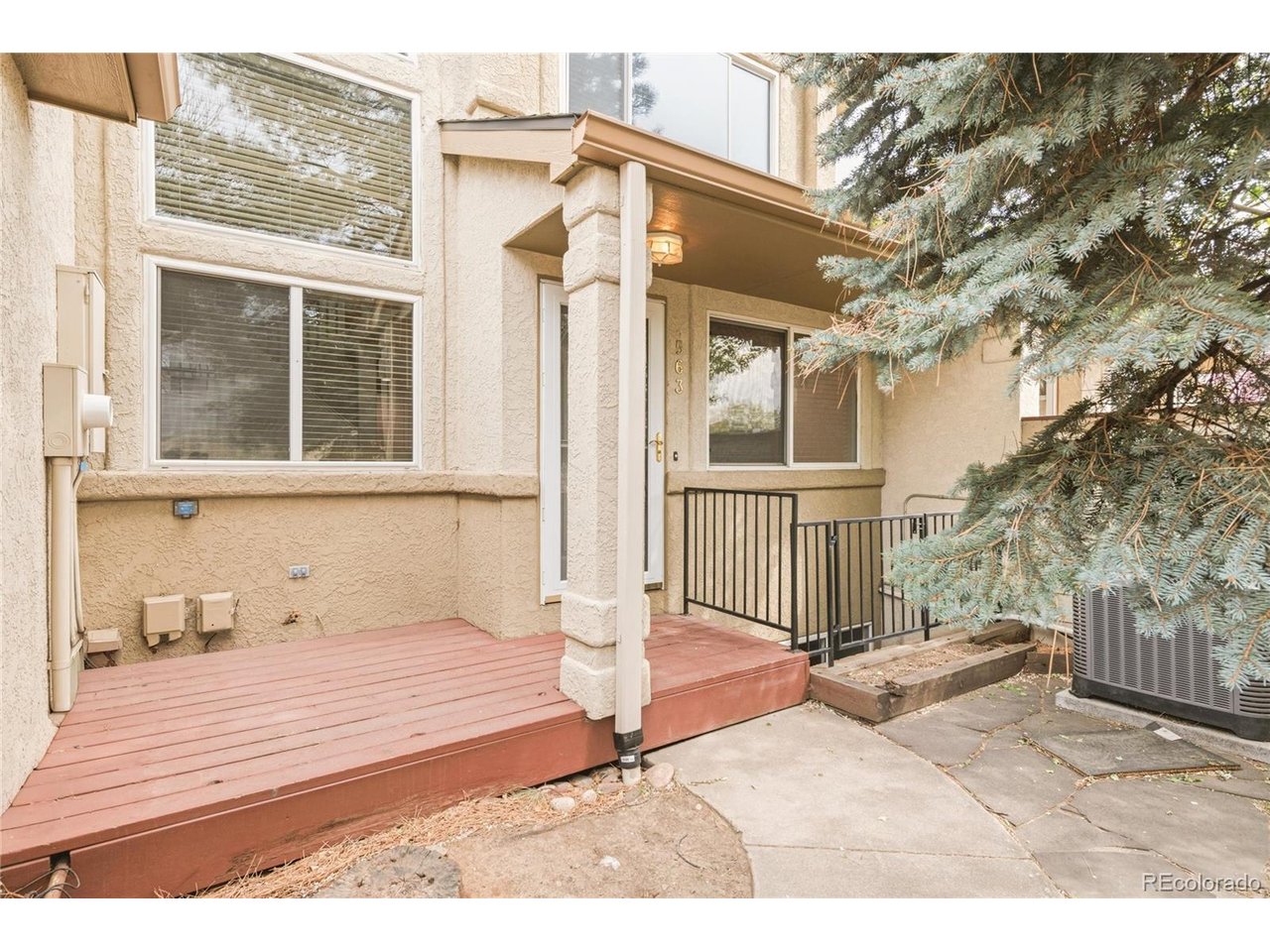 563 Ridgeview Dr