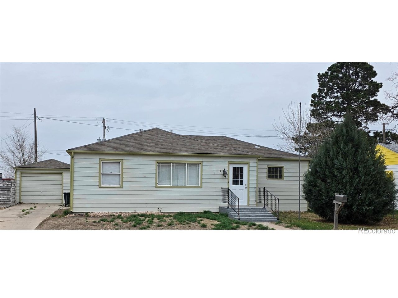 15 Circle Dr