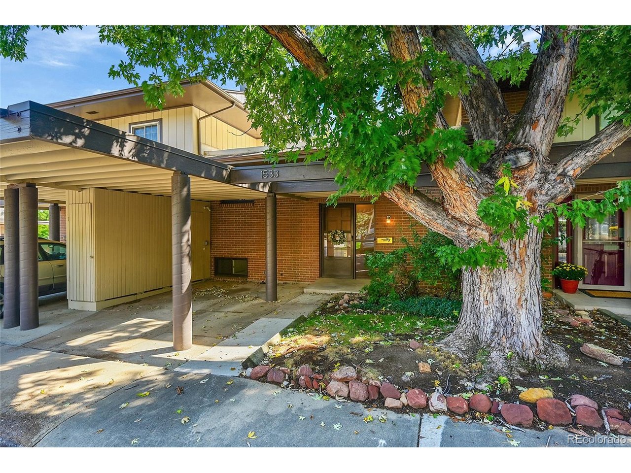 1533 Bradley Dr