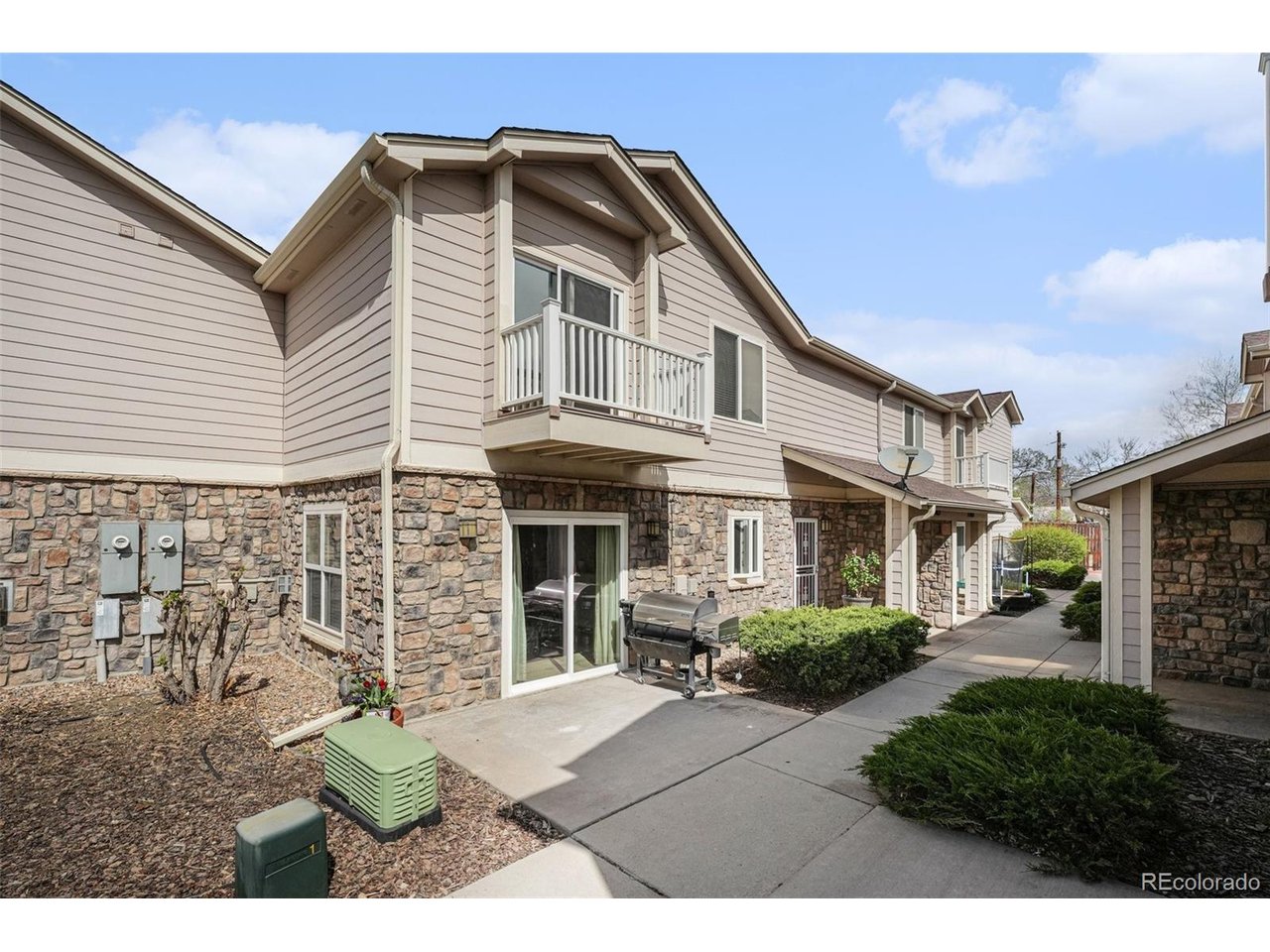 1565 Roseanna Dr