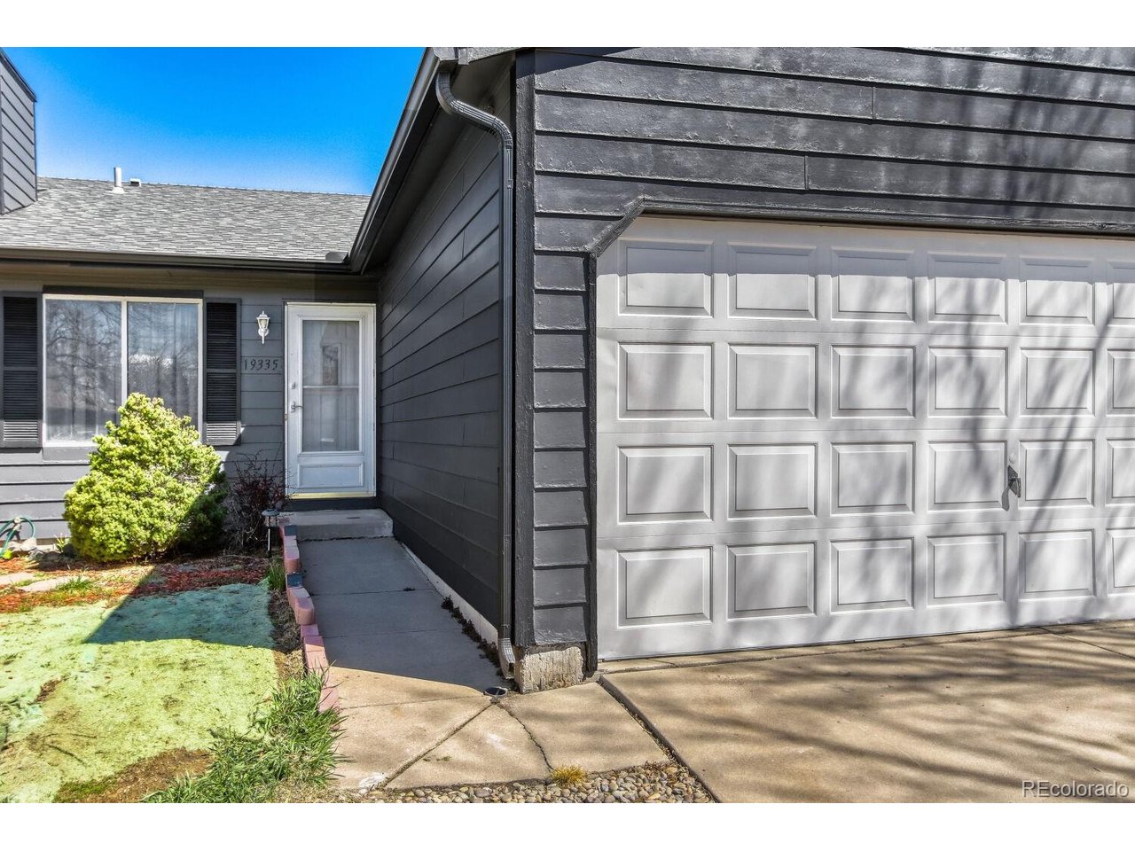 19335 E Batavia Pl E