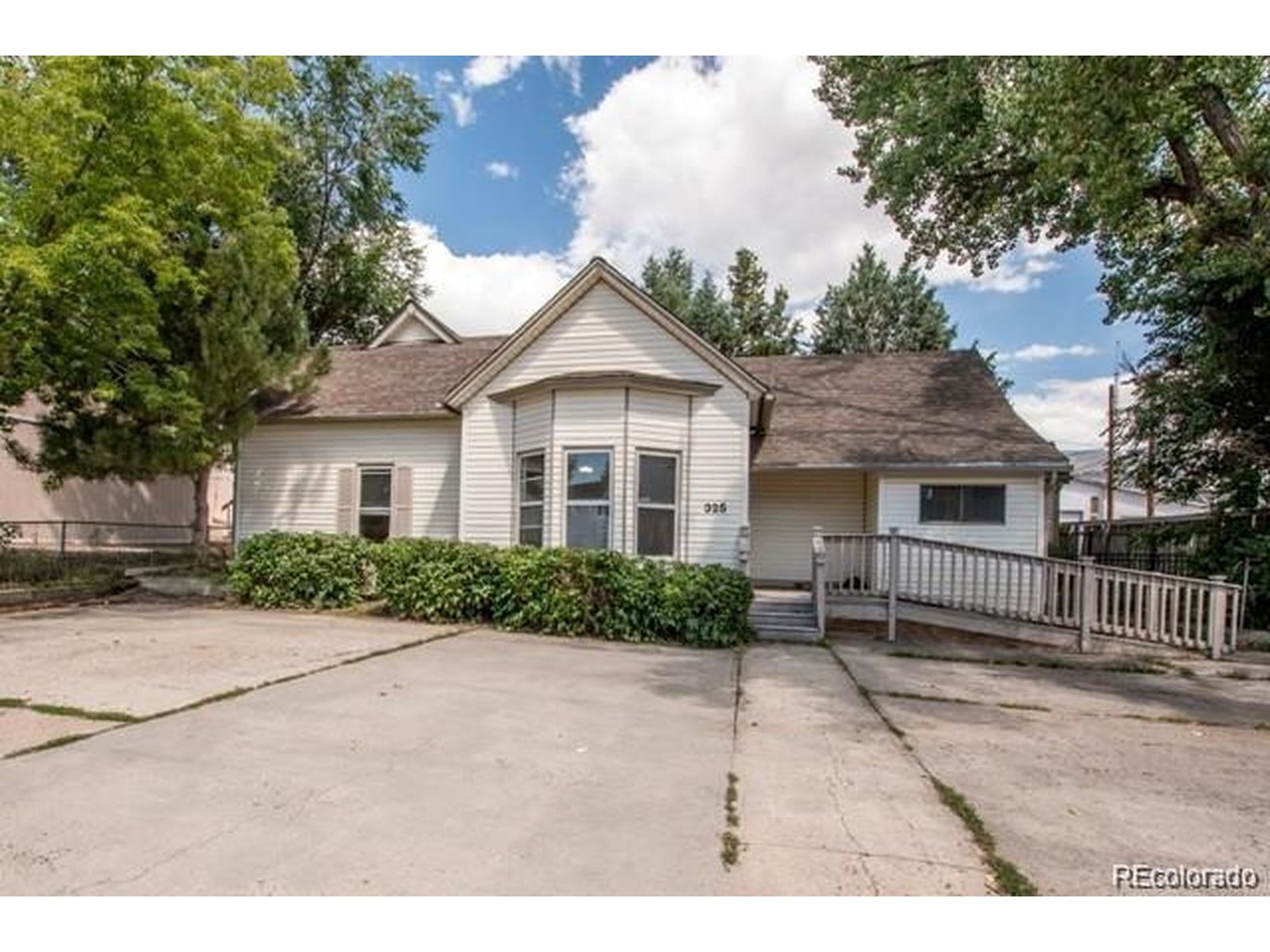 325 E Kiowa Ave