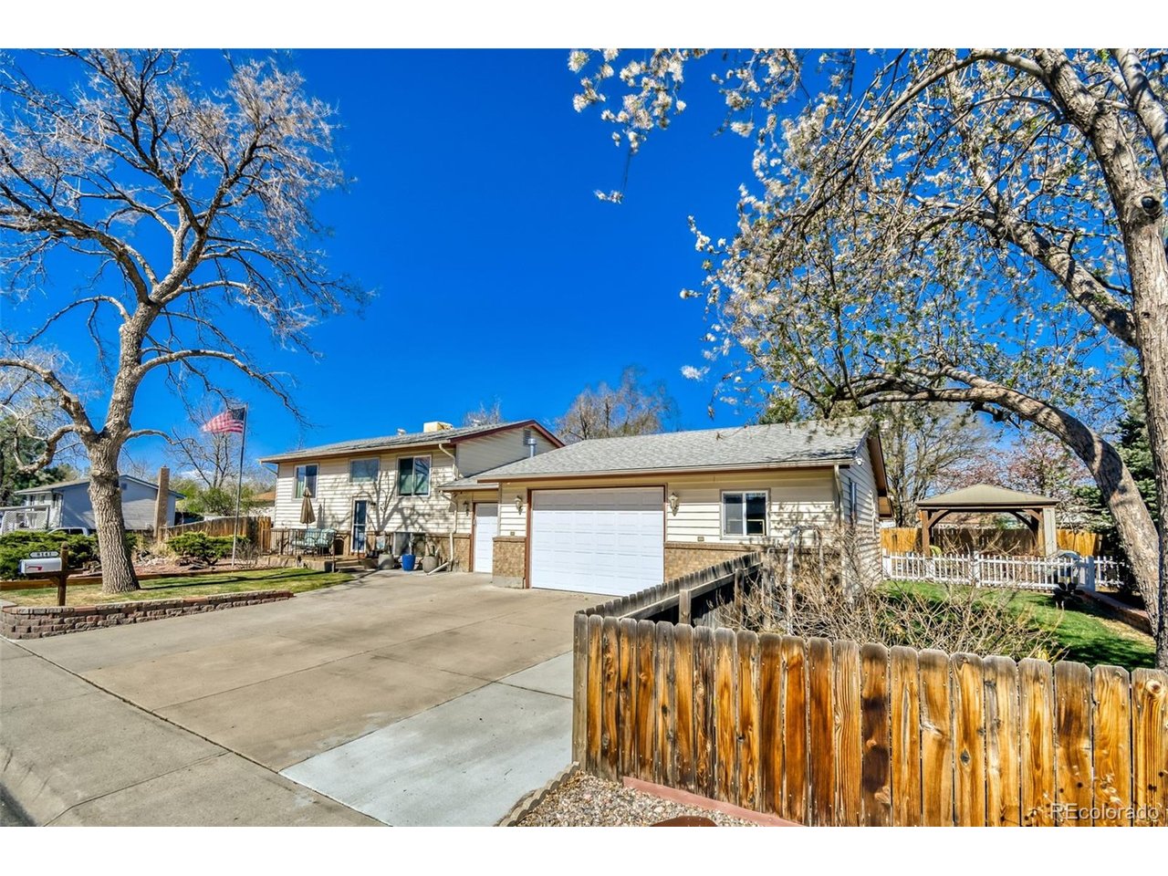 8141 Explorador Calle