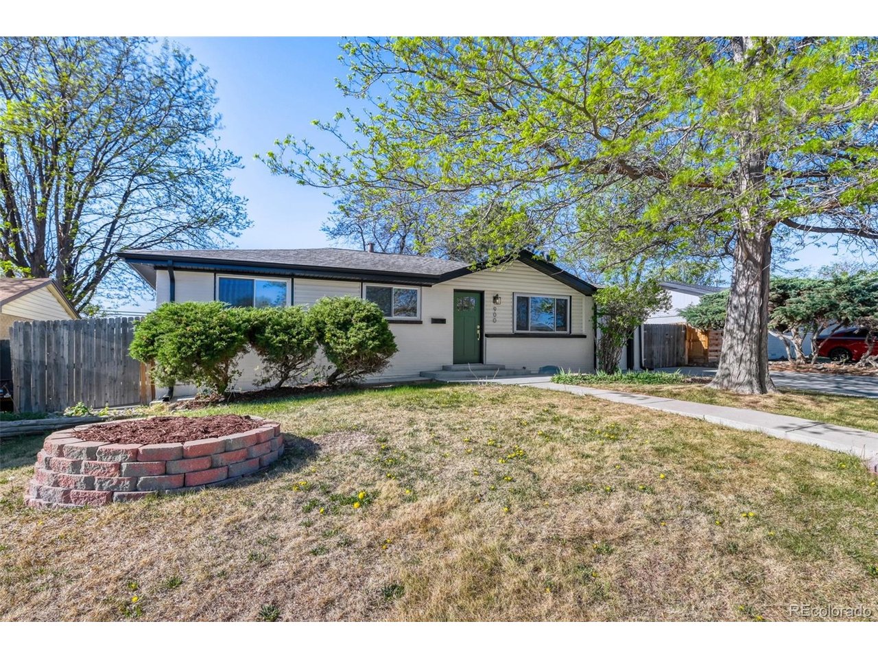 900 Essex Dr