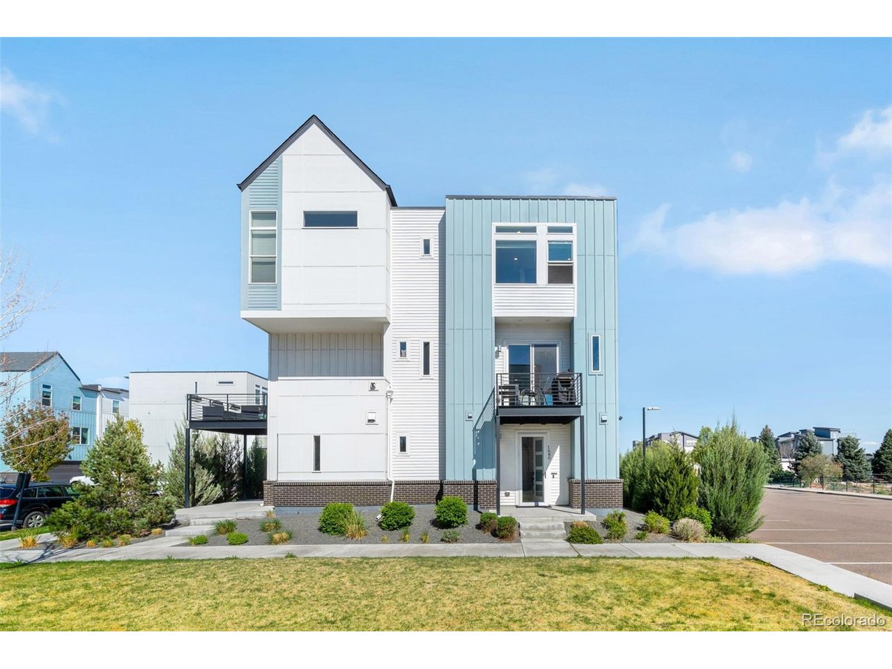 1680 W 67th Cir