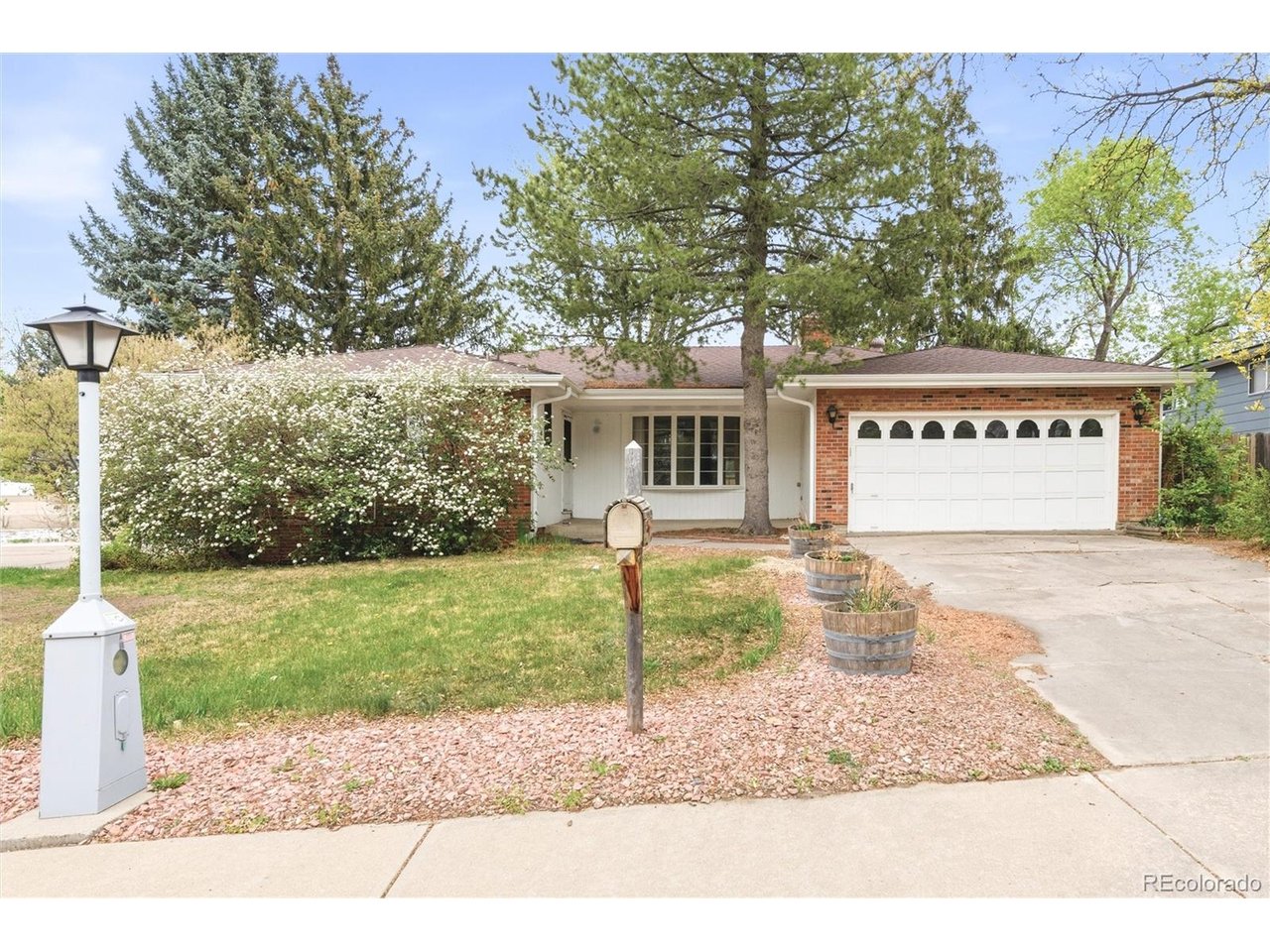 2345 Lanyon Dr