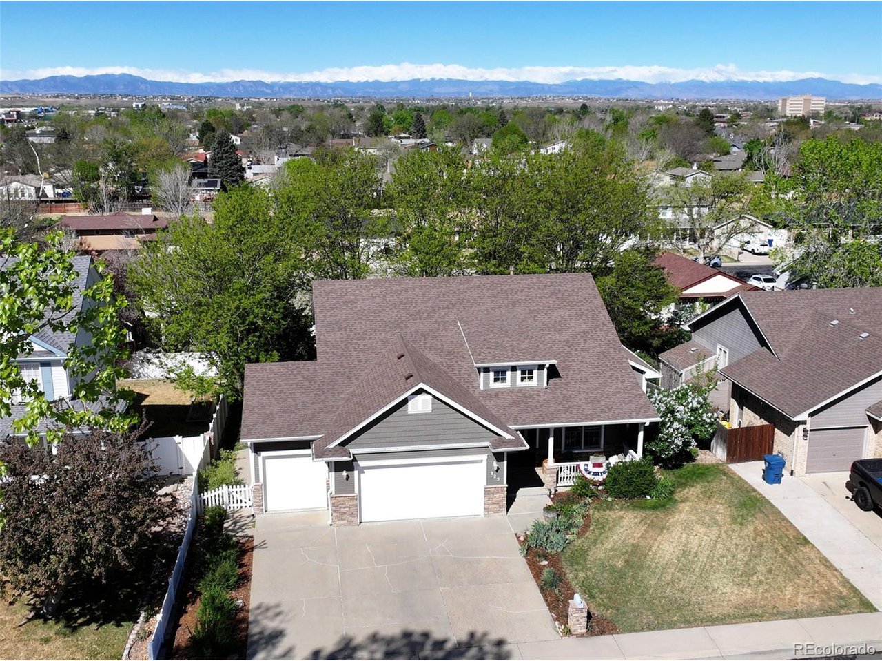 825 Rose Dr