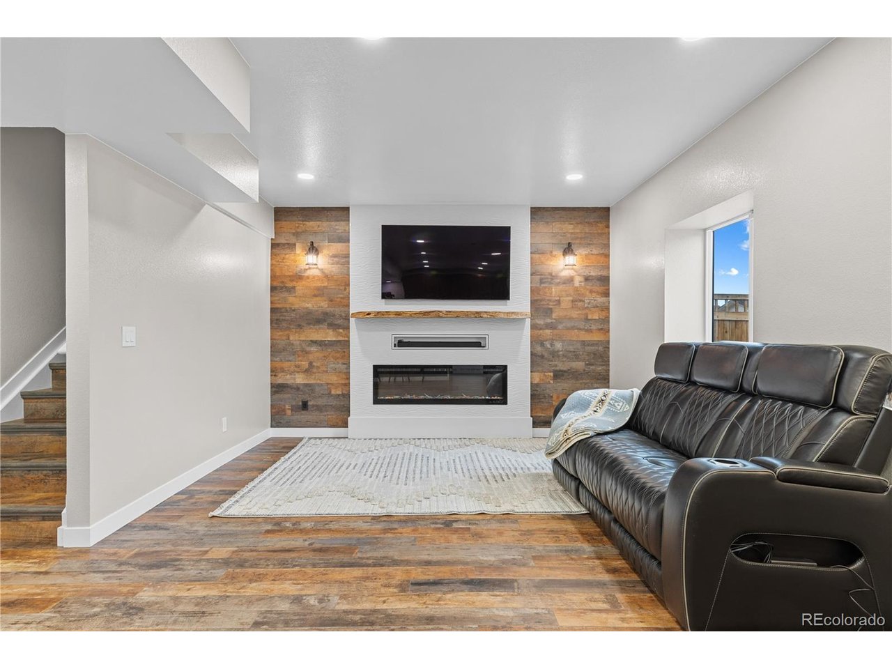 274 N 45th Ave