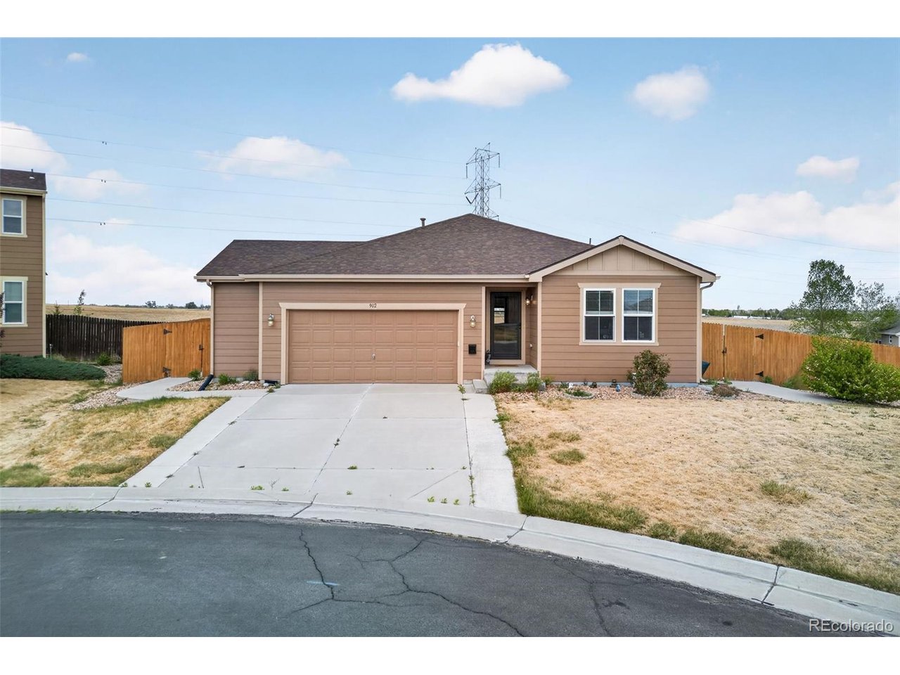 902 Stagecoach Ave