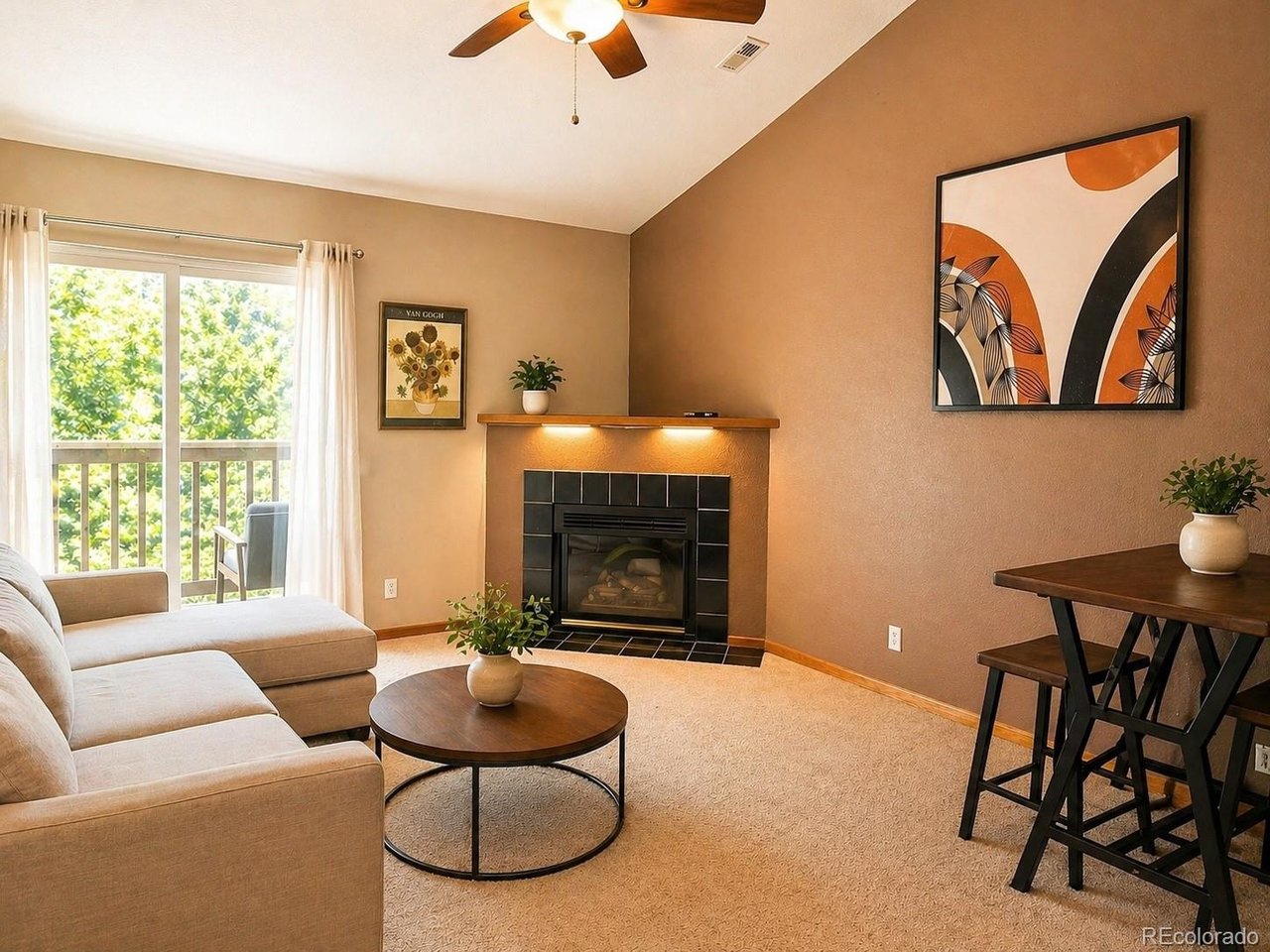 1048 Tierra Ln