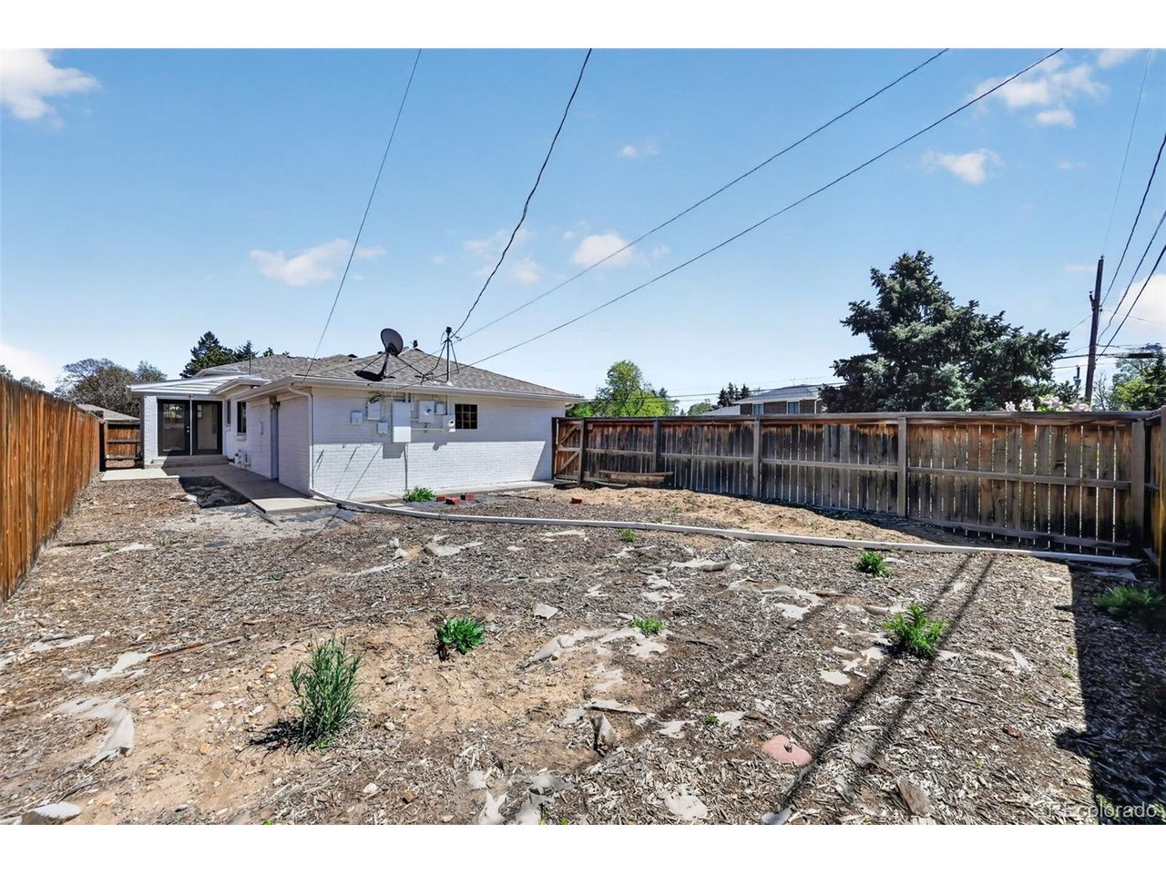 2201 Oakland St