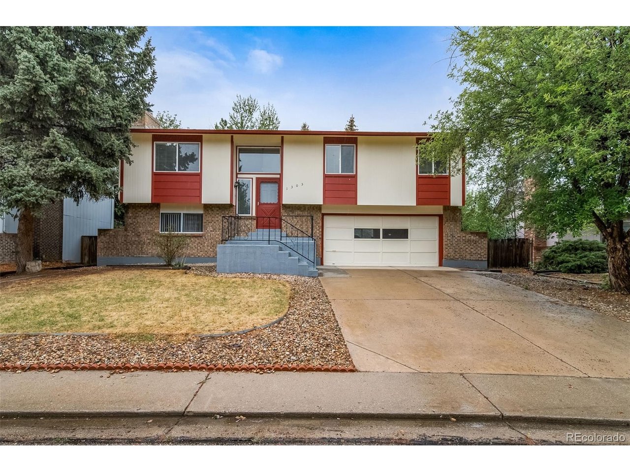 1305 Doric Dr
