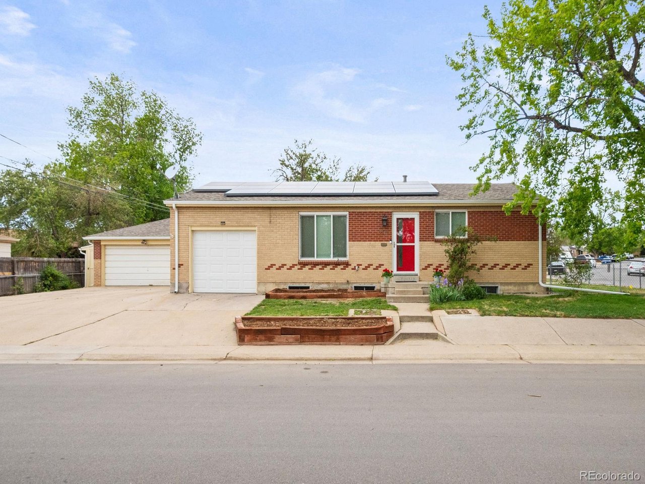 2161 Meadowbrook Dr