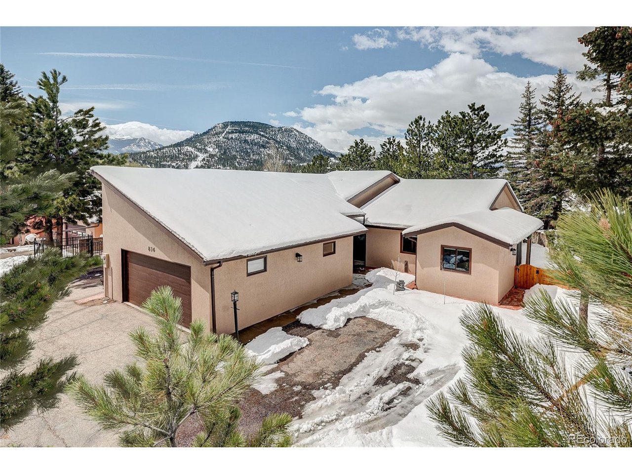 836 Vista Ln