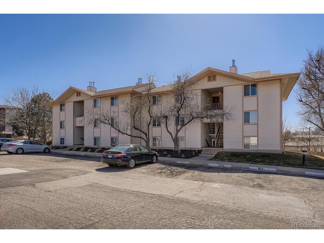 2211 Sable Blvd