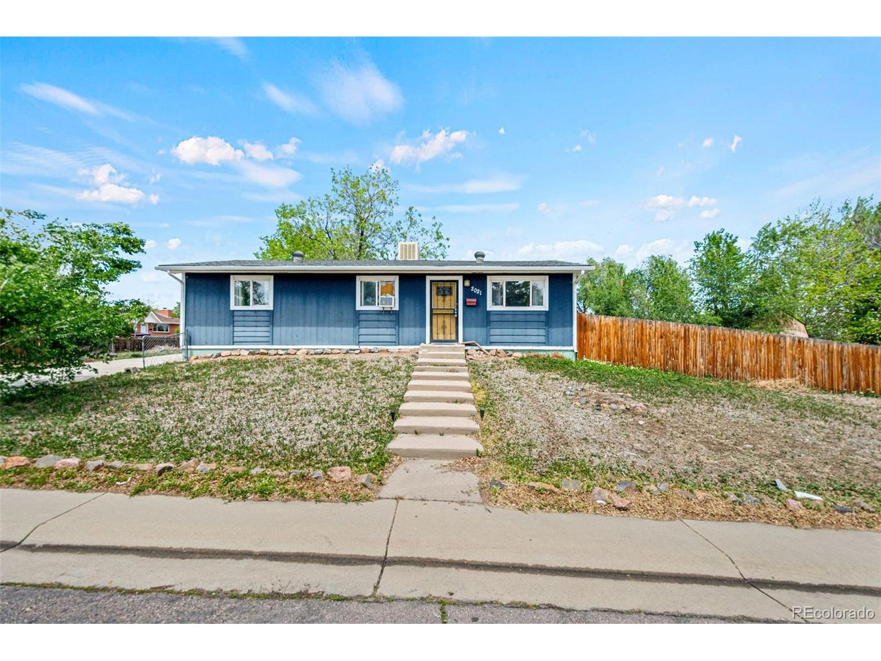 2021 Mable Ave