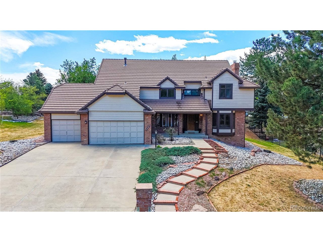 2462 Country Club Loop
