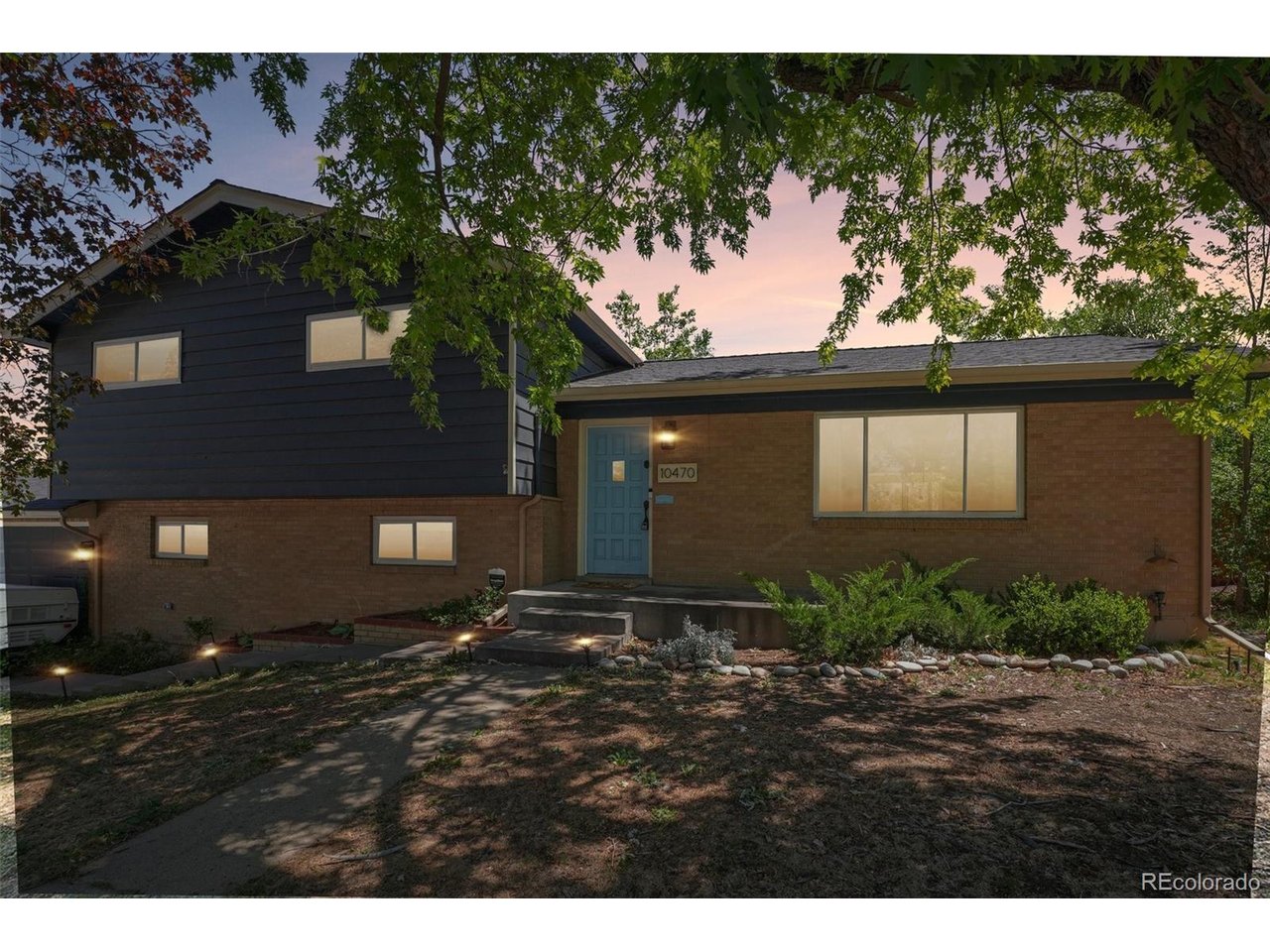 10470 Livingston Dr