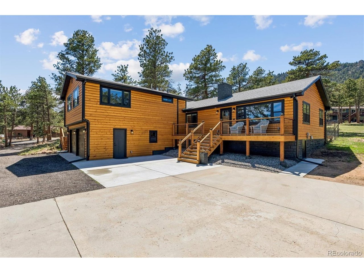 909 Village Green Ln