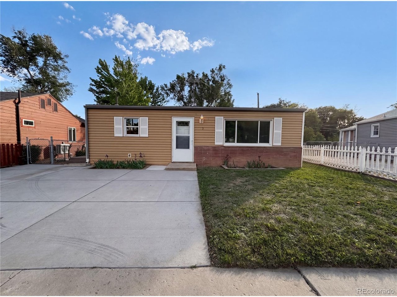 433 Sunnyside Ln