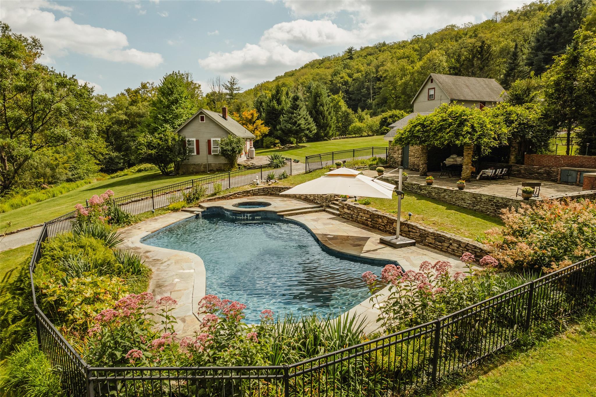 414-416 Painter Hill Road Wawarsing, New York, United States