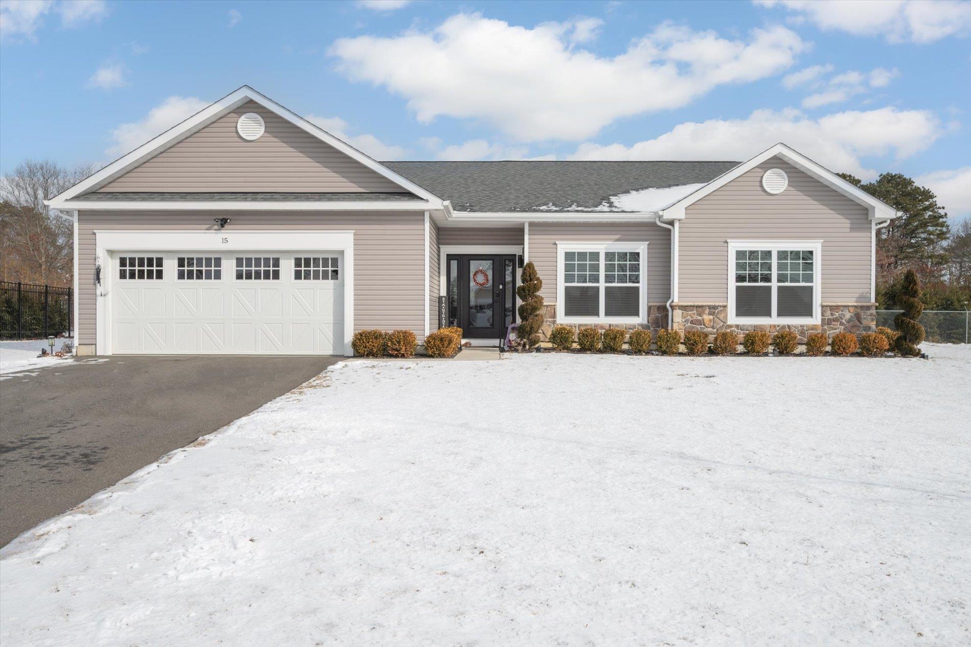 15 Pondview Circle Shirley NY 11967 MLS #818779