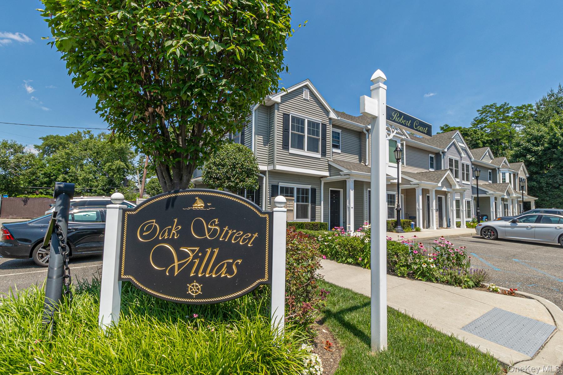 Second floor end unit. Large one bedroom one bathroom unit with washer/dryer in unit. Wood floors throughout and extra windows for a lot of natural light.