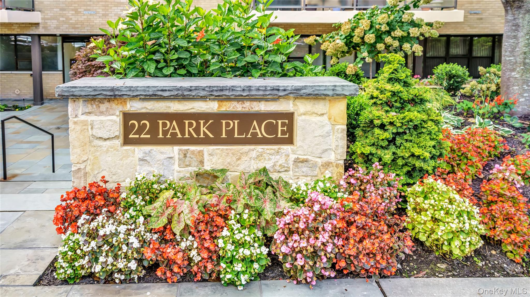 WOW! MINT- 3 bedroom, 2 bathroom luxury apartment in the heart of Great Neck. Custom renovation: Sleek kitchen-Bespoke appliances.  Beautiful Bathrooms. Abundant Closets! Moments to Train. LIRR to Penn Station/Grand Central. Facing Park. The Junard is one of the best co-op buildings in Great Neck. Offers a perfect blend of urban luxury and park-side tranquility. Heated Garage, Gym, New Roof Top Garden , Part-time Doorman,  Super on premises. Great Neck Park amenities : Water/Tennis/Concerts-Optional School Zone.