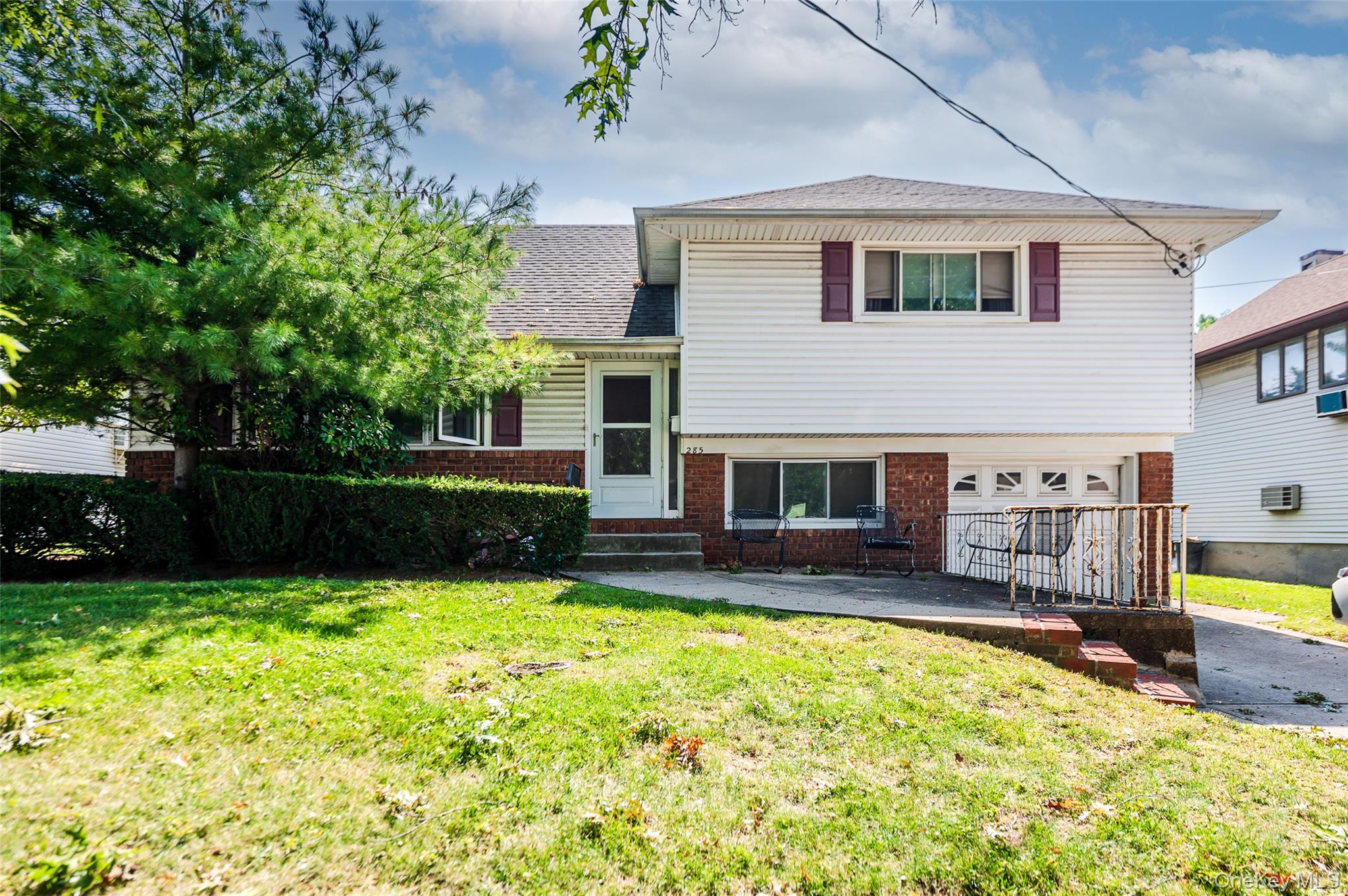 This is an Ocean Lea split with all newer windows, roof and siding just waiting for the new owner to do those cosmetic upgrades to turn it into their forever home. Amazing location, low taxes and great yard.