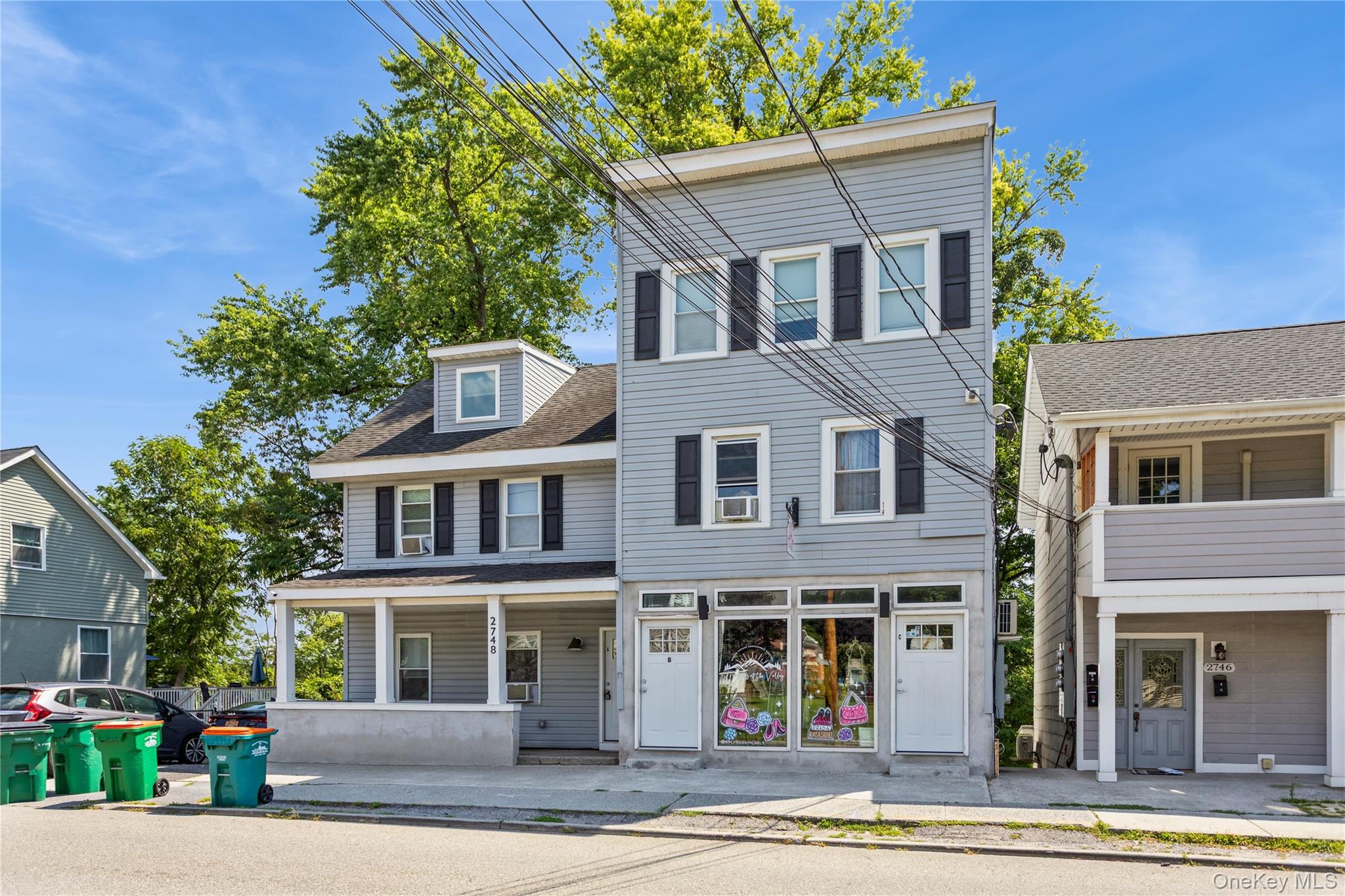 Great investment opportunity. Mixed-use property with a small clothing store and two three-bedroom apartments. Each unit has three bedrooms and two bathrooms along with a kitchen, living room and dining room. The driveway is large enough for three cars. Close to transportation, stores, restaurants, and more.
