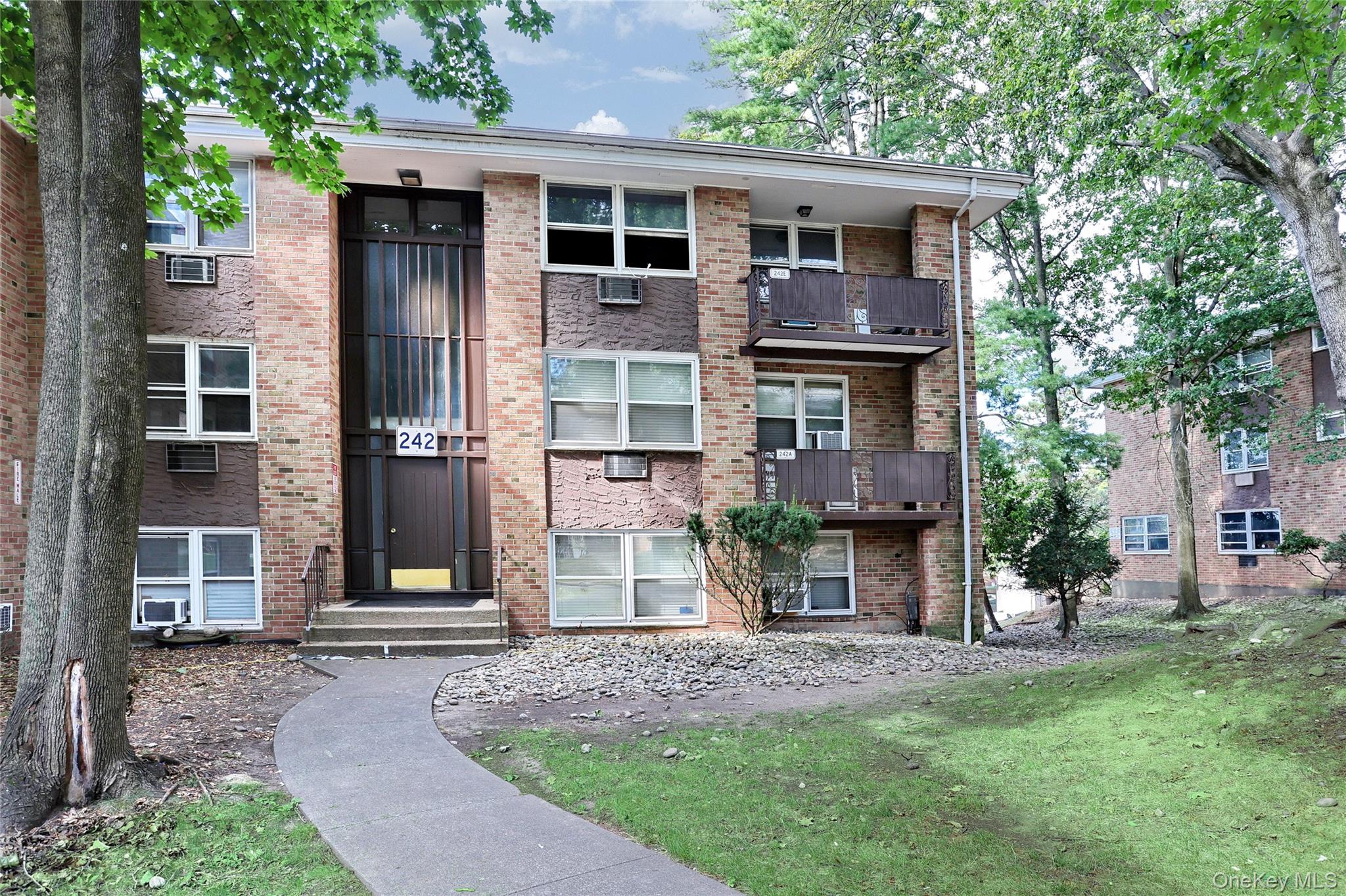 Wow! Spacious and fully renovated 1-bedroom condo in sought-after Blueberry Hill! This oversized unit features a brand-new kitchen with two sinks, wood cabinetry, quartz counters, stainless steel appliances, and a tiled floor. Additional highlights include gleaming wood floors, convenient in-unit washer/dryer, and a beautifully updated bathroom. Enjoy easy indoor/outdoor living with sliders from the dining area leading to a private balcony. Perfectly located near parking, with great privacy, and just a short walk to public transportation. Move right in!