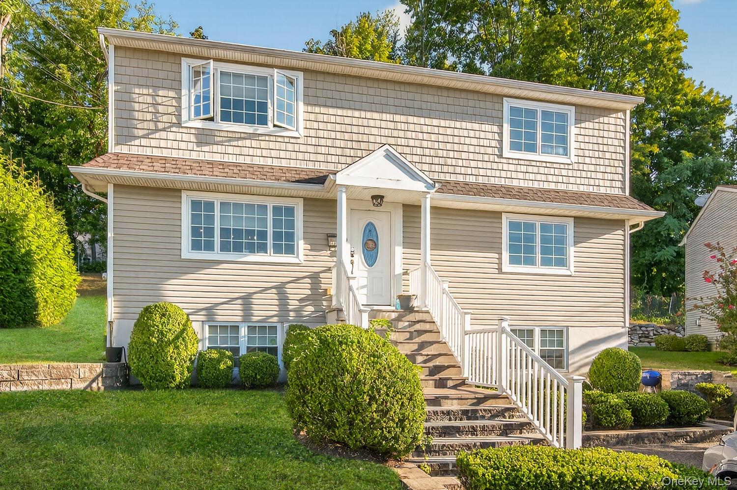 Wonderful 4 Bedroom Apt.. Like New, Totally Redone, Fabulous EIK, Den w/FP, CAC, PR, Terrace, Master Brm, MBath, 3 Bedrooms, 1 Bath, Additional information: Appearance:Mint, Lease Term:12 Months, 24 Months, Interior Features:Separate Thermostat